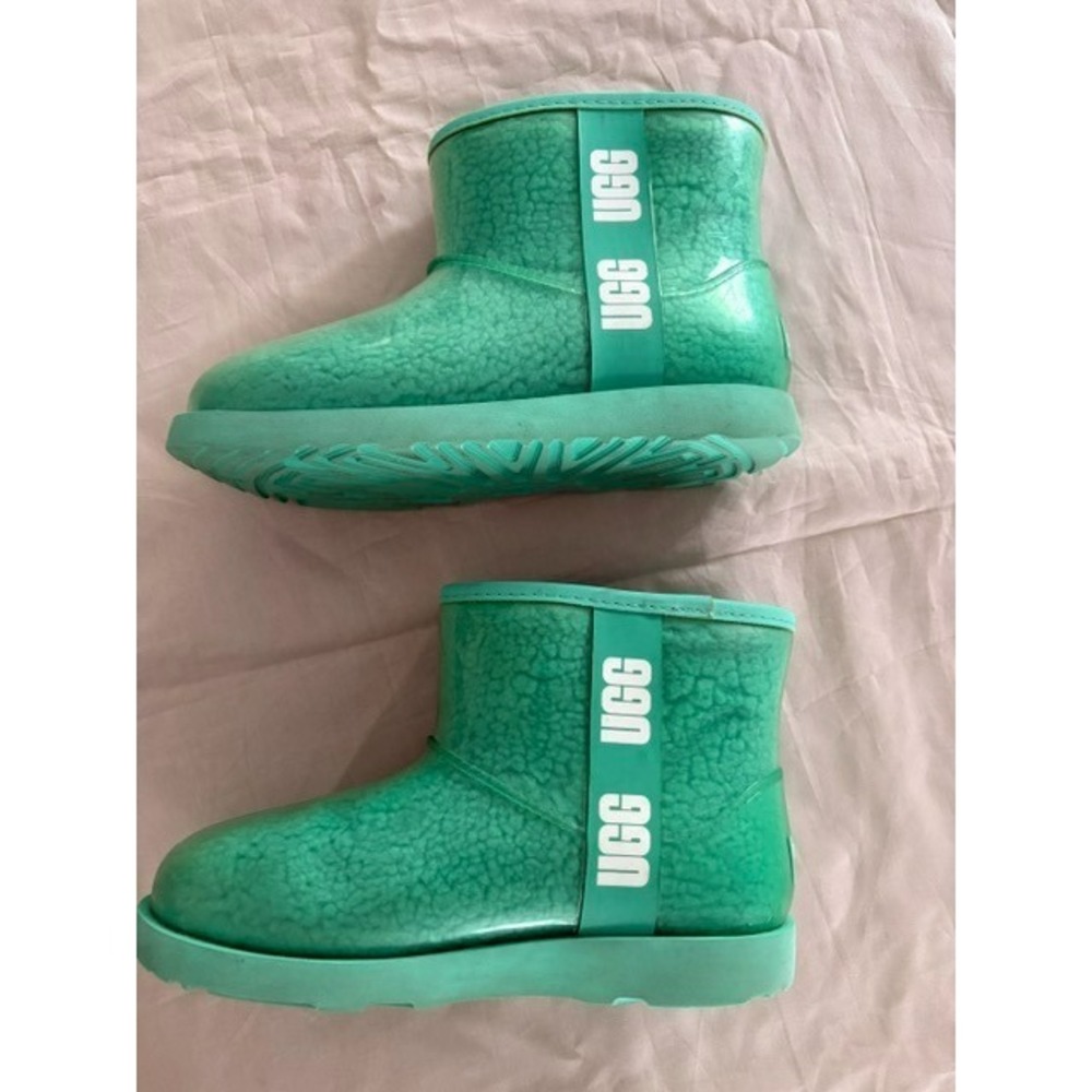UGG Waterproof Boots Kids Girls Size 4 Mint Green Faux Fur Lined Classic Clear